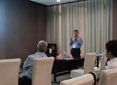 李勇进教授在会议上做邀请报告