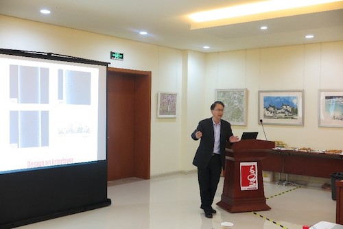 哈尔滨工业大学黄玉东教授作邀请报告