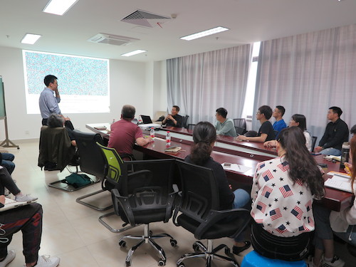 井上隆与全体师生